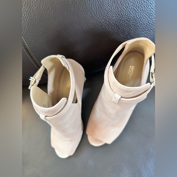 Michael Michael Kors Lawson Bootie Cream Suede - Picture 5 of 12